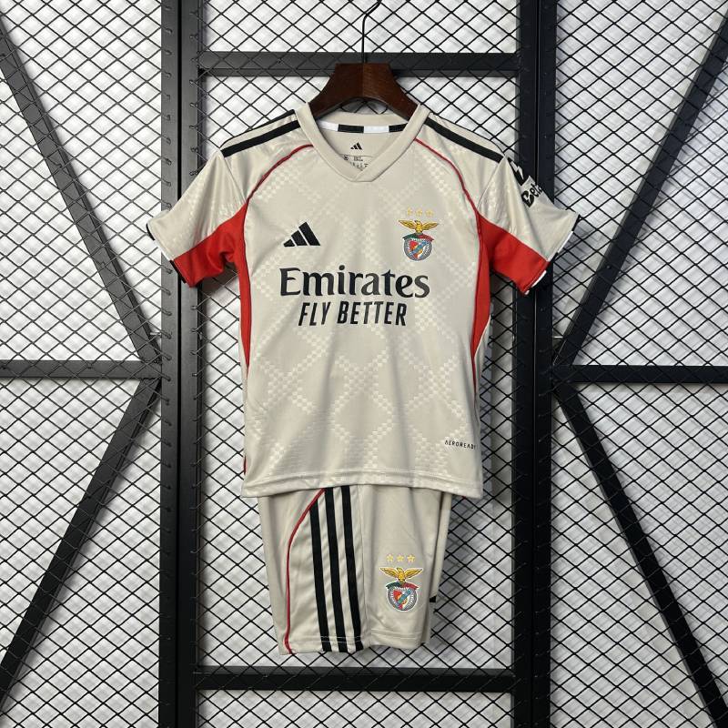 25/26 crianças Benfica fora tamanho: 16-28